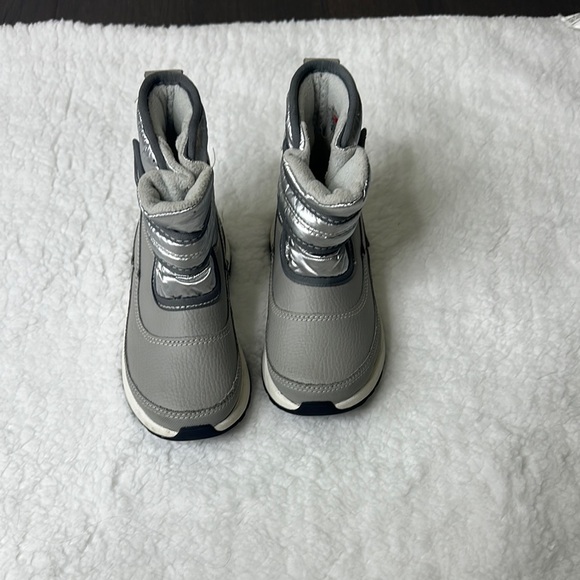 UGG Silver and Gray Boots with Cushioned Comfort - Picture 4 of 9